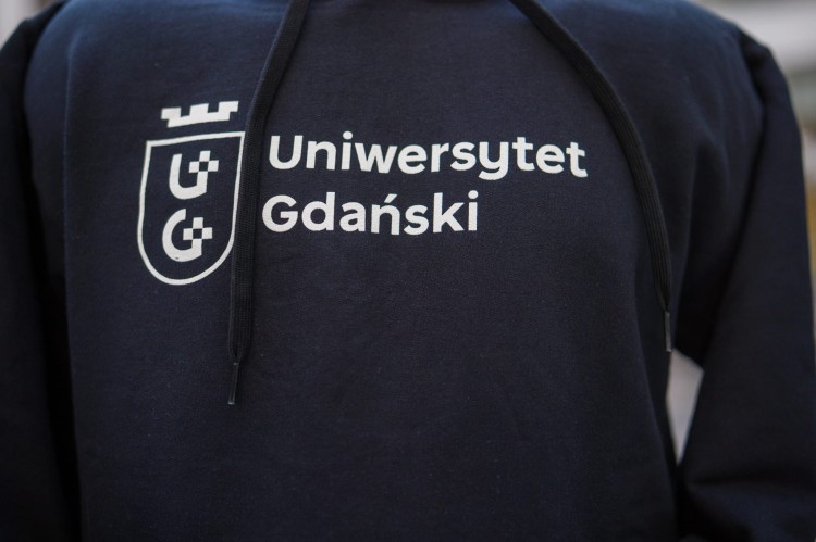 Bluza GILDAN Softstyle Midweight Hoodie BLACK (3).jpg