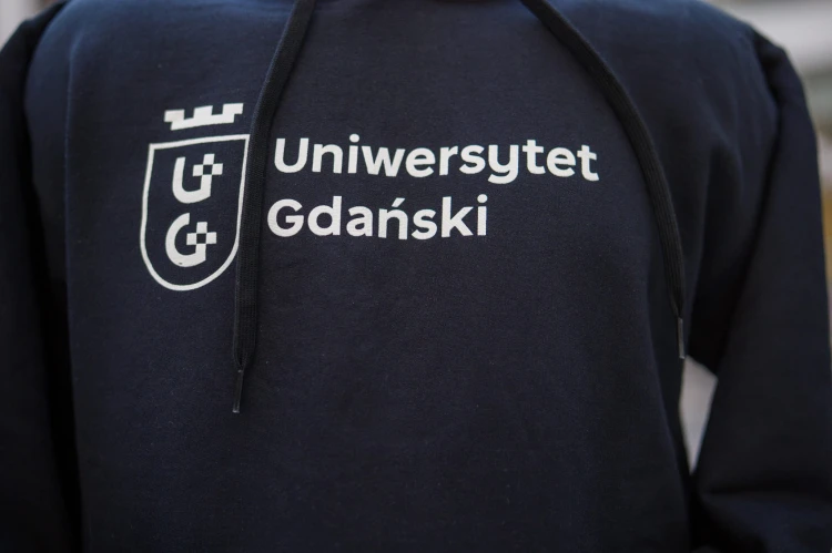 Bluza GILDAN Softstyle Midweight Hoodie BLACK (3).jpg